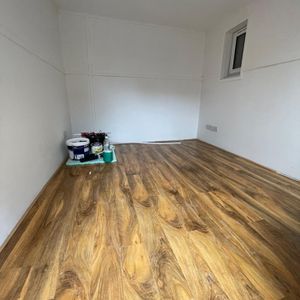 Studio Flat, Eastern Avenue, IG2 - Photo 2