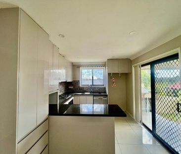 Three Bedroom Family Home in Minto! - Photo 3