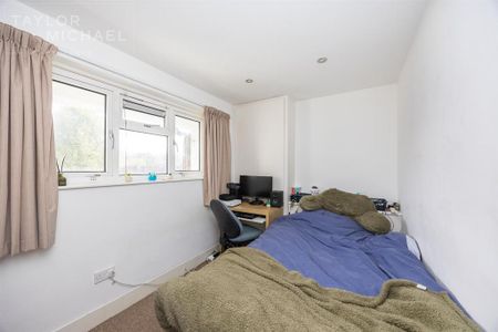 3 bedroom flat to rent - Photo 2