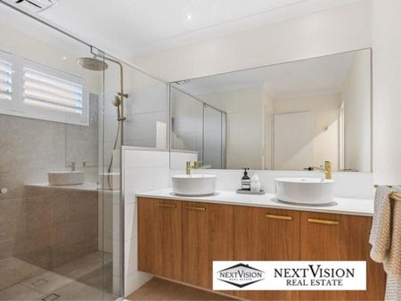 16 Topaz Way, Treeby - Photo 3