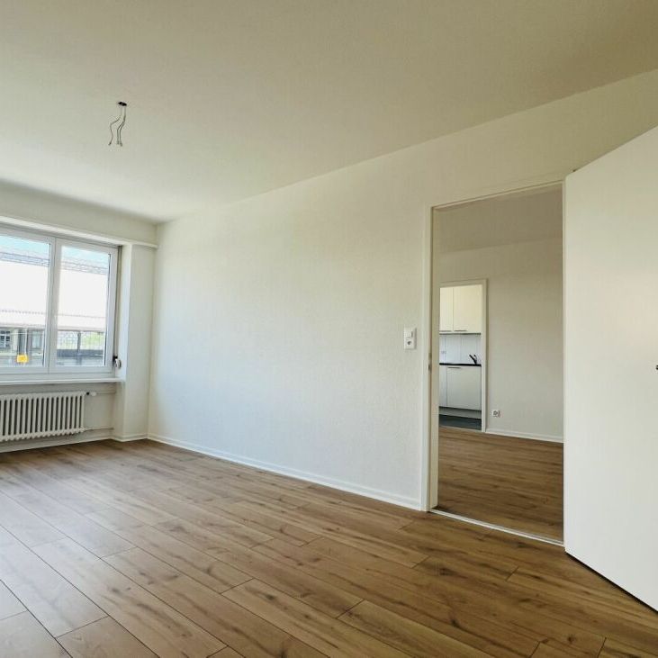 Neuwertige 2,5-Zimmerwohnung mit Balkon und Keller direkt am Bahnhof (1053) - Photo 1