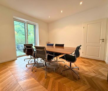 Sanierter Altbau mit besonderem Charme! Gehobene Ausstattung! - Photo 2