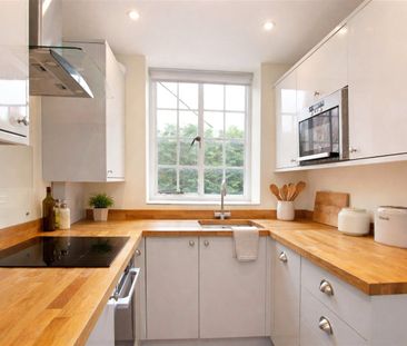 Queens Close, Lammas Lane, Esher, Surrey, KT10 flat to rent - Photo 3