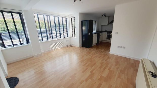 2 bedroom ground floor flat to rent - Photo 1