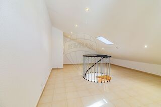 Rental Apartment 3 bedrooms Odivelas - garage, attic, store room - Photo 1