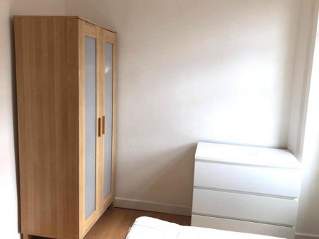 1 bedroom in a flat share to rent - Photo 4