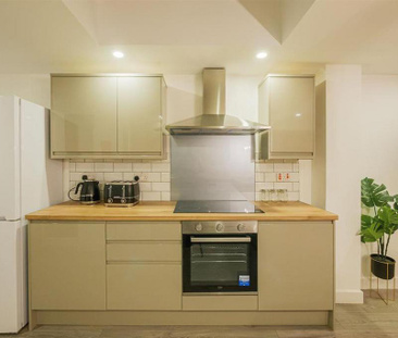 1 bedroom in a house share to rent - Photo 2