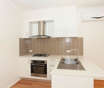 Charming 2-Bedroom Home in Craigieburn - Photo 5