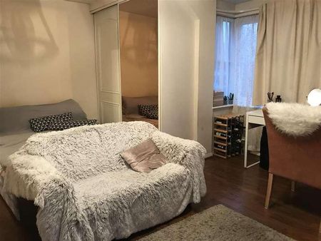 Cambrian Green, Snowdon Drive, Colindale, London, NW9 - Photo 3
