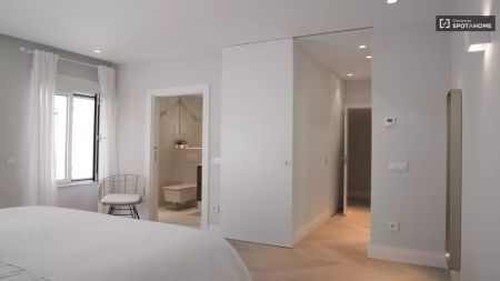 4-bedroom apartment for rent in Cortes, Madrid - Photo 3