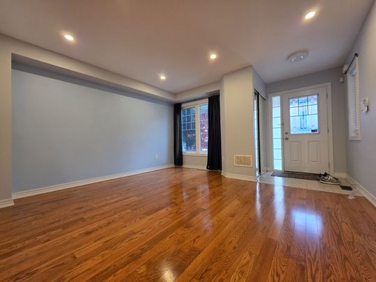 For Lease - 11 Winisk Street, Richmond Hill, Ontario - Photo 1