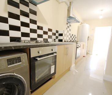 1 bedroom in a house share to rent - Photo 4