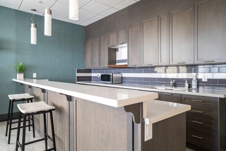 $2,249 / 3 br / 2 ba / 997 sqft 3 bedroom- 220 Cannon st E - Photo 5