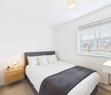 2 bedroom House in Honington Mews, Farnborough - Photo 2