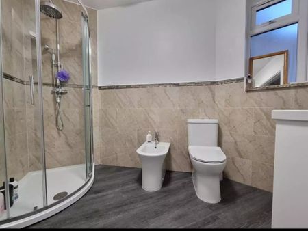 Room in a Shared House, Howard Road, IG11 - Photo 3