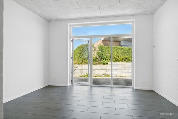 5-værelses nyere opført fuldmuret rækkehus - Photo 1