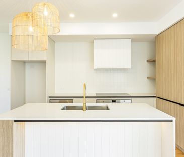 Immaculately Designed 2-storey Townhouse - Photo 2