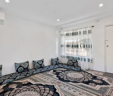 Neat & Low-Maintenance 2-Bedroom Unit in Convenient Kilburn - Photo 6