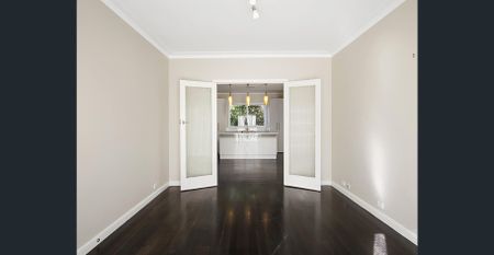 Charming Two Bedroom Unit - Photo 4