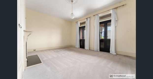 Charming Terrace in the Heart of Bathurst CBD - Photo 1