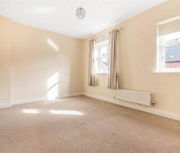 4 bedroom House To Let - Photo 5