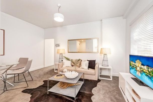 Beautifully appointed two bedroom apartment - Photo 1