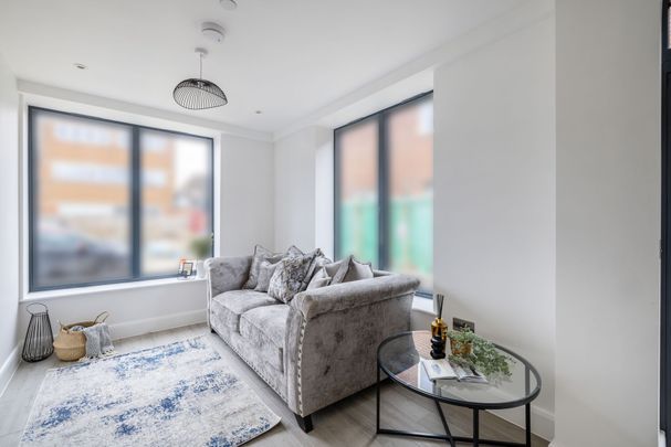 To Let 2 Bedroom Not Specified - Photo 1