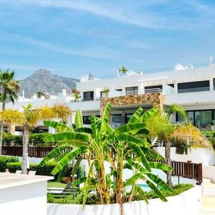 Luxury Semidetached House for rent in Marbella, Spain - Photo 1