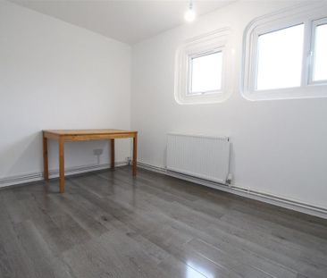 3 bedroom end of terrace house to rent - Photo 2