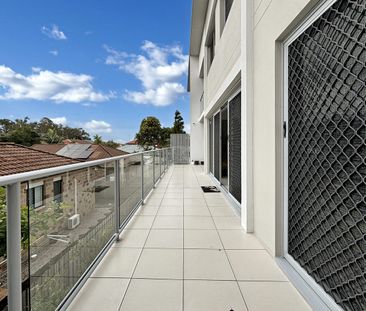 Charming Coastal Apartment - Photo 4