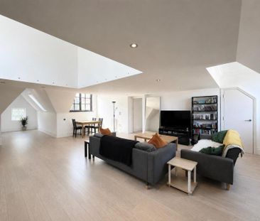Penthouse Apartment - Knighton Drive, Leicester - Photo 2