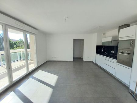 AIX LA DURANNE APPARTEMENT 3 PIECES TERRASSE ET PARKING, - Photo 2