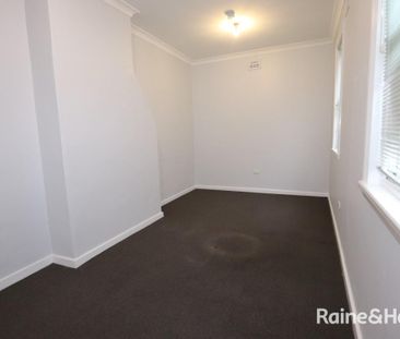 Large bedsit -Available 24/12/25 !!!! - Photo 6