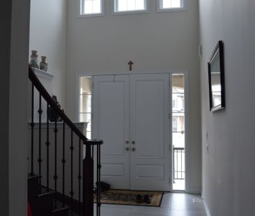 For Lease - 23 Boland Court Unit# (2 BdRms upper level), Aurora, On... - Photo 2
