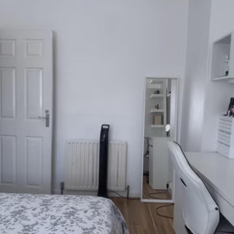 4 bedroom end of terrace house to rent - Photo 1