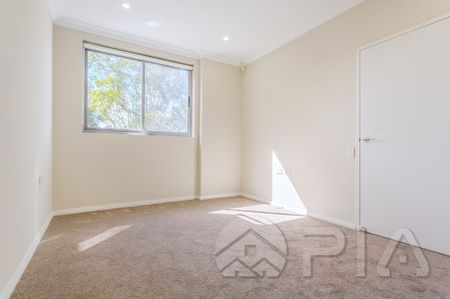 Large Two Bedroom Apartment with ample parking in Homebush - Photo 2