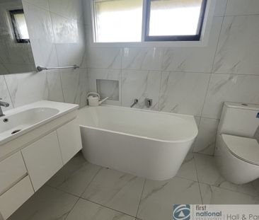 Modern Style Living - Photo 4