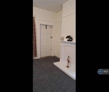 2 bedroom end of terrace house to rent - Photo 2