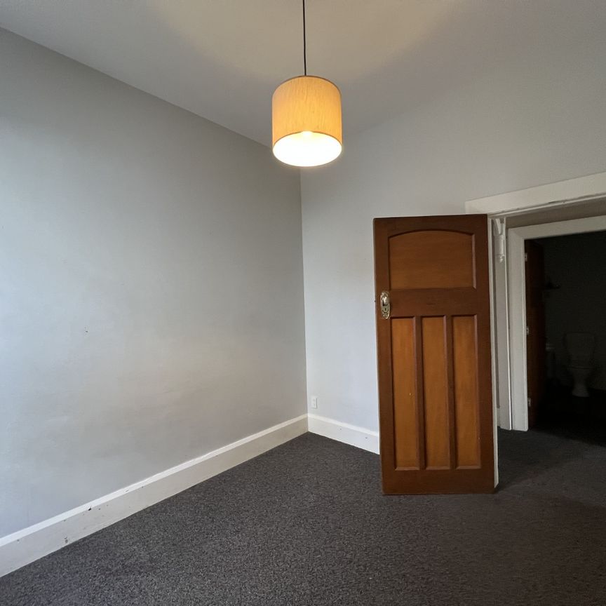 571 Manchester Street, St. Albans - Photo 1