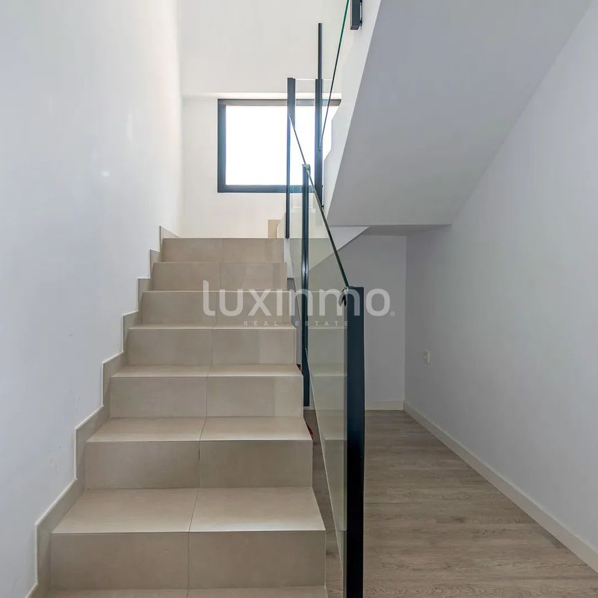 Modern villa with mountain views and private swimming pool in Alfaz del PI - Photo 1