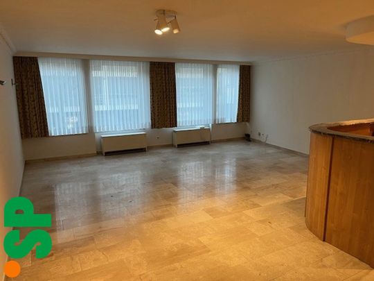 Centraal gelegen appartement met ruim terras. - Photo 1