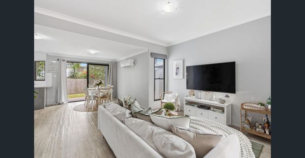 Spacious Contemporary Townhouse - Photo 1