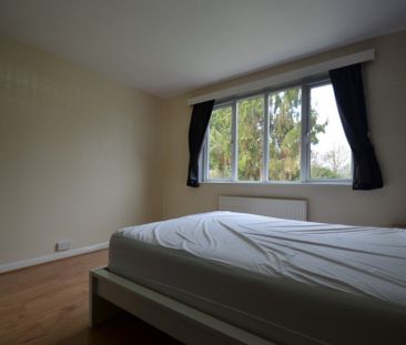 4 bedroom Detached house to rent - Photo 5