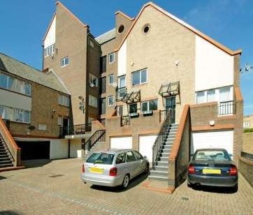 3 Bed Terraced House, Heron Place, SE16 - Photo 4