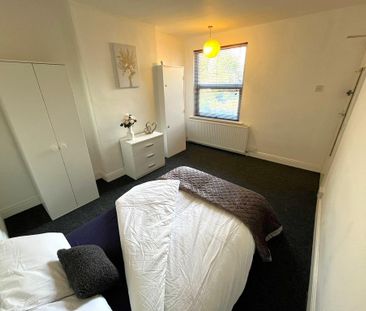 1 bedroom in a house share to rent - Photo 3