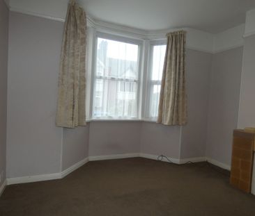3 bed House - To Let - Photo 5