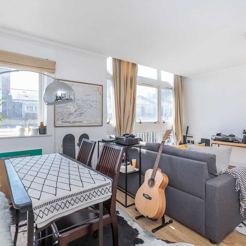 Price £2,000 pcm - Available 05/01/2026 - Furnished - Photo 1