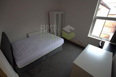 4 bedroom terraced house to rent - Photo 2