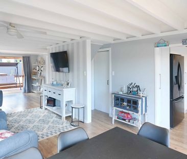 Modern Beachside Living - 3-Bedroom Home in Waikuku Beach - Photo 2