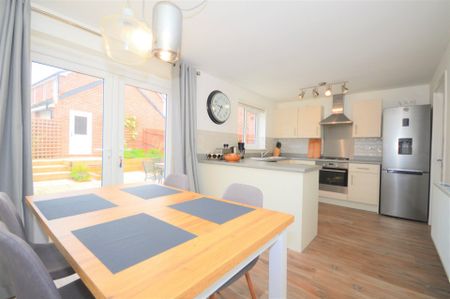 Ravens Flight, Bluebell Wood, Willenhall, Coventry, CV3 3HY - Photo 3